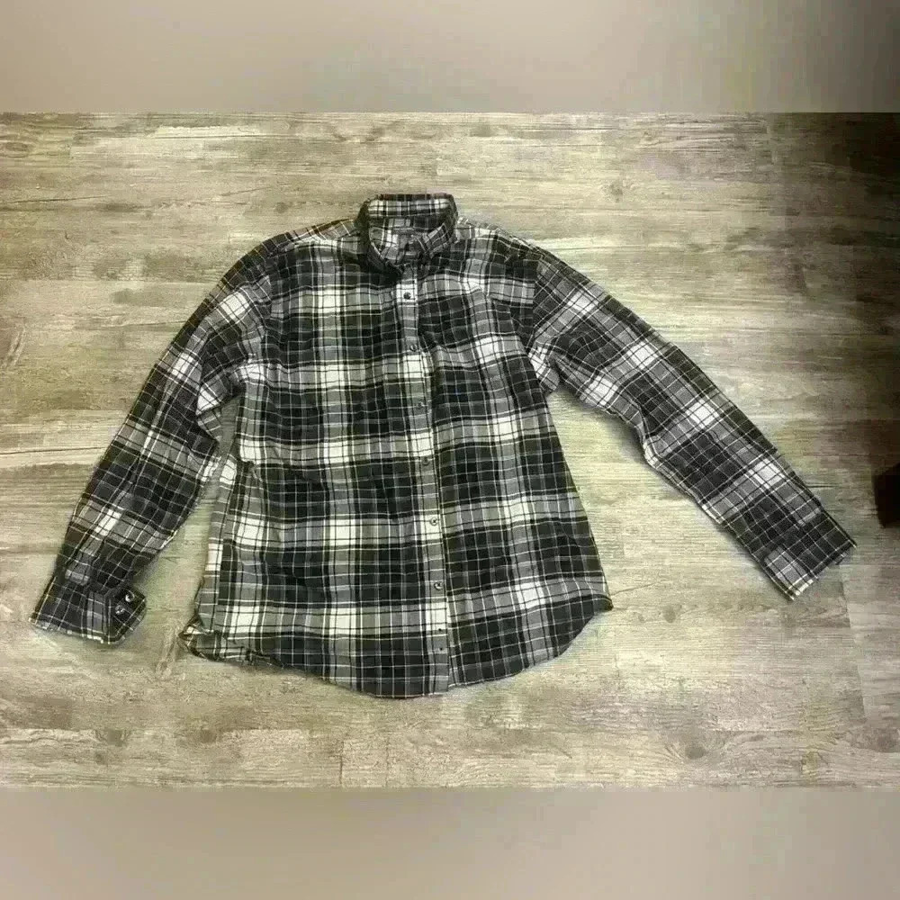 Size Large men’s button‎ down shirt by Van Heusen